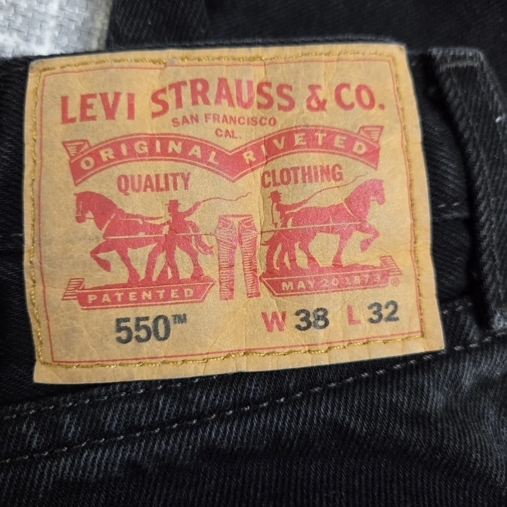 Levi's 550 Jeans Relaxed Fit Black Straight/Tapered Men's 38X32 (actual 37X31)